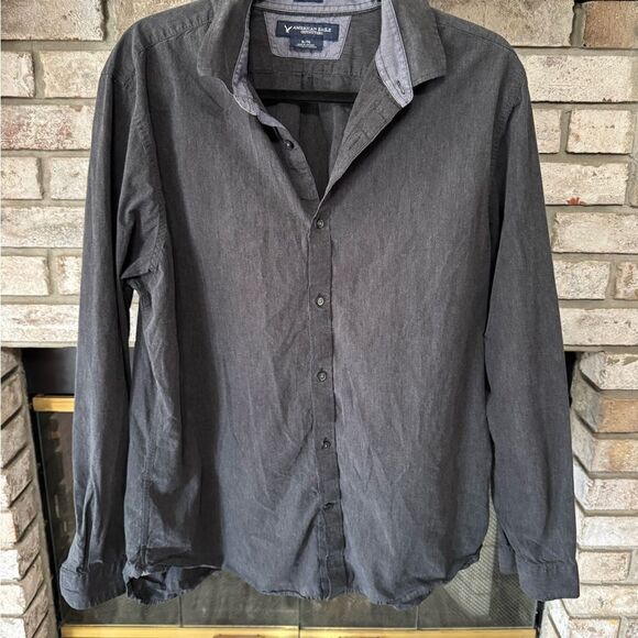 AE Gray Button-Up Shirt - Picture 2 of 4